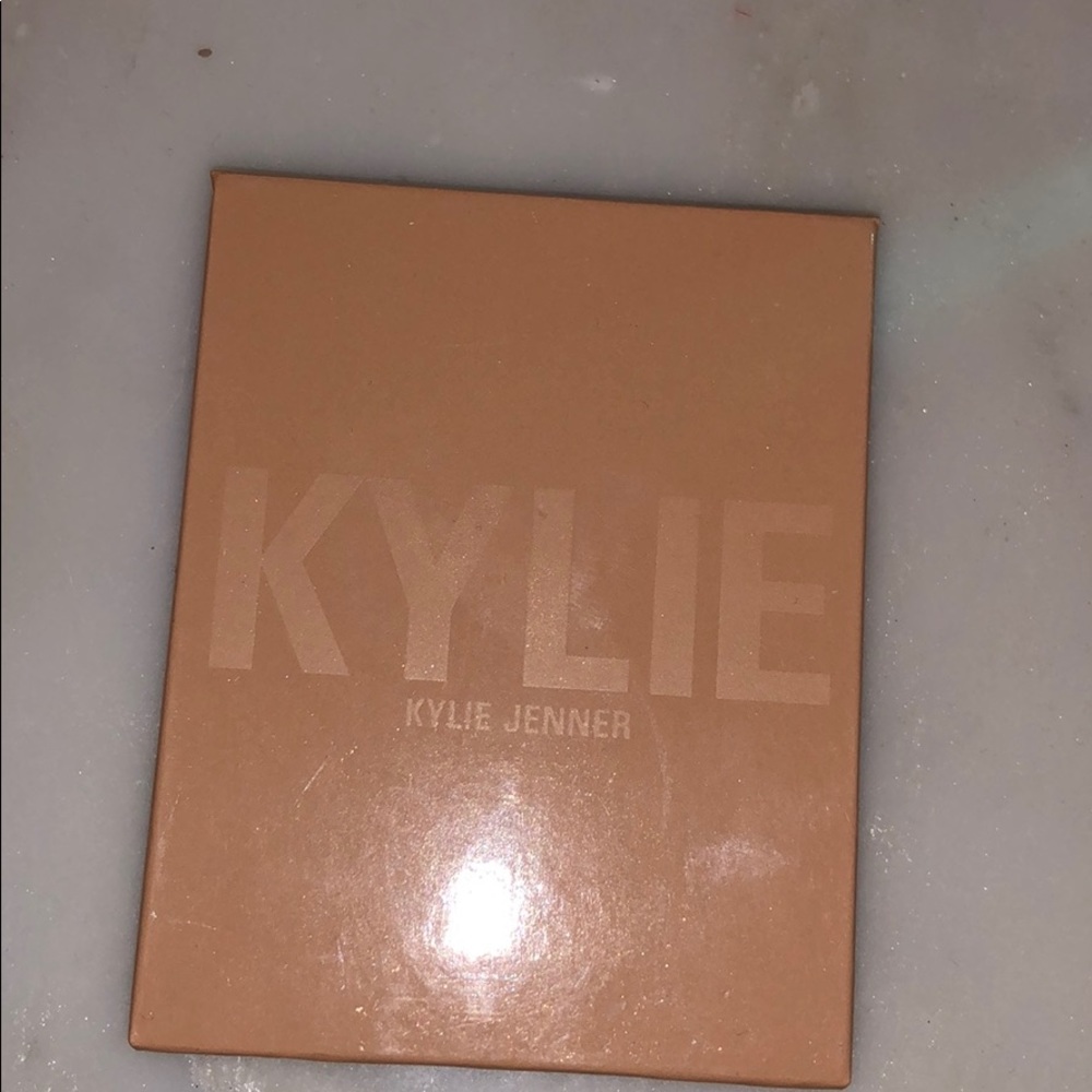 Kylie Highlighter in salted caramel